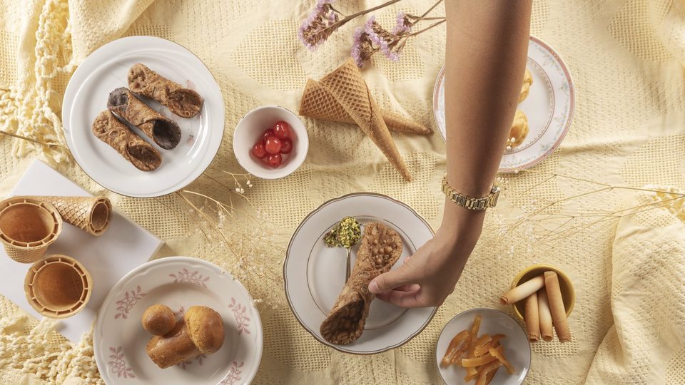 Dessert siciliani e cannoli Leone presentati a tavola
